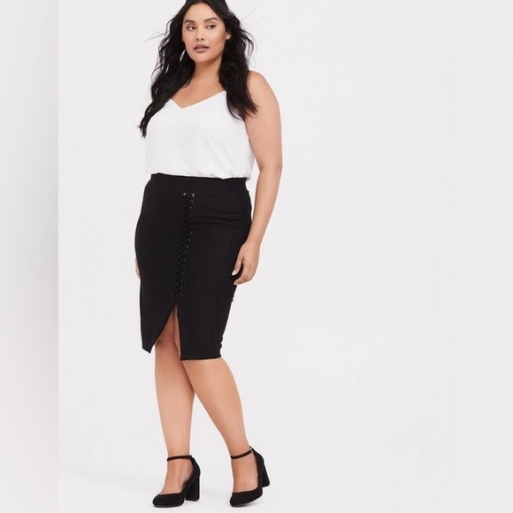 Torrid Mini Studio Luxe Point Lace up effect pencil black skirt Sz-2  V13 - Picture 3 of 13